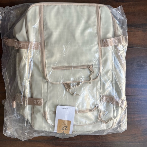 NWT CalPak 26L Laptop Duffel Backpack - Picture 2 of 7